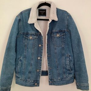 Jean jacket w fur/sherpa lining Men’s size M